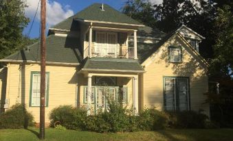 Woldert-Spence Manor
