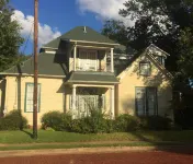 Woldert-Spence Manor Hotels near University Center