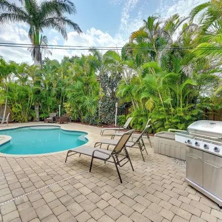 Pelican Nest, Tropical Naples Villa w/ Pool