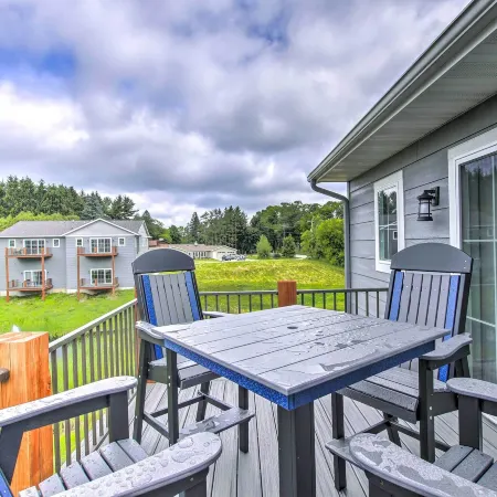 Chic Plymouth Townhome < 1 Mi to Road America