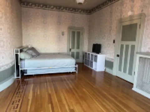 Historic Hideaway. Hiking, Fishing, Swimming At Lake Or River Nearby. sleeps 25 拉森縣酒店