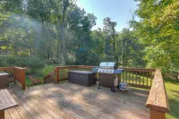 Harpers Ferry Cabin - Walk to Private Lake! - Pet Friendly
