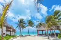 Punta Blanca Beach House Hotels in Isla Mujeres