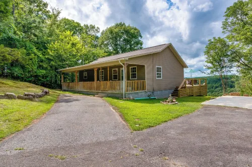Searcy Vacation Rental w/ Deck & Water Views! - 3-Star