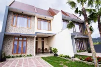 Vila Sawo Kecik Syariah Hotellit kohteessa Sumberejo