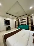 Hotel Komal Palace - parkir