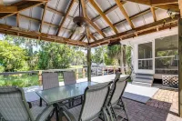 Waterfront Florida Abode w/ Deck, Grill & Fire Pit - chambre d’hôtes