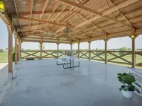 Sunset View Home: 1 Mi to Smithville Lake! Hotel di Clinton County