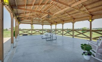 Sunset View Home: 1 Mi to Smithville Lake!