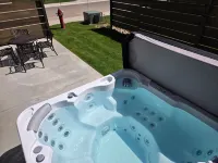 Modern Gem • 2 Kings • Bunks • Hot Tub • Walkable to Driggs • Mountain Views