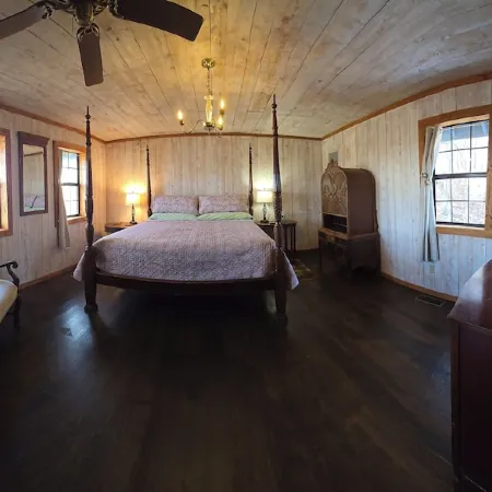 Peaceful Log Cabin on Tennessee River! Pet Friendly, Close to Historical Sites.