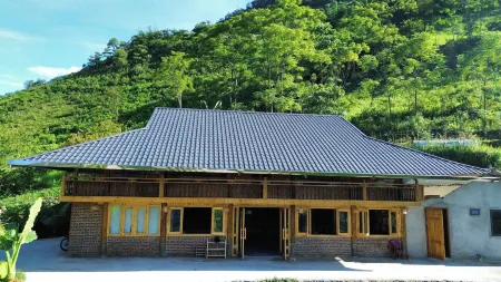 Bees Homestay Sapa & Trekking