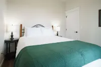 Golf Retreat • Hot Tub, EV Charger & DreamCloud Comfort • New Single-Level Home