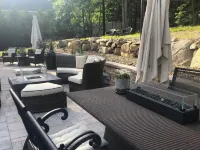 Modern Home-Near Beach/w lg Stylish Patio & HotTub, Fire Tables & Outdoor Dining