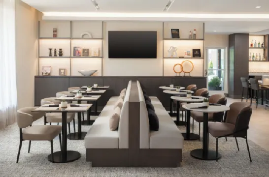 AC Hotel Asheville Biltmore Village Отели рядом с достопримечательностью «Шоппинг-центр Юг Форест»