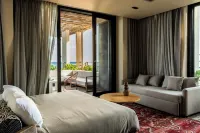 بيسبوك، ميمبر أوف سمول لاكشري هوتلز