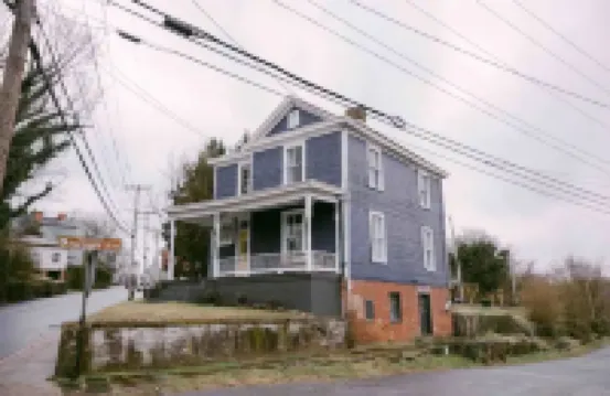 Historic Home- Walking Distance to Downtown