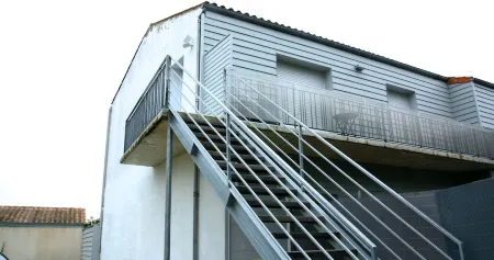 Flat T5 luminous of 100 m2 (3 rooms) with balcony and parking