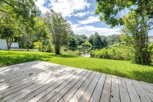Quiet Oak Retreat Hotels in Lake Magdalene