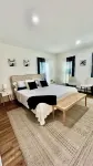 King bed, Spacious 4 bed, 2bth house with a workspace, laundry in unit, WiFi.