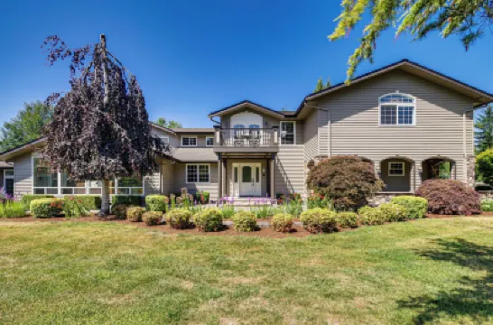 Private Pond & Indoor Pool: Grand Arlington Villa! Hotel di 