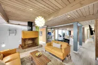 Mid Century Boho Chic Beach Bungalow Only 3 Blocks to Gorgeous Beach!!