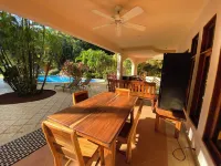 Near the Beach/Private Pool. Walkable/Amazing Gardens. 5 Bdr/Ideal for Families