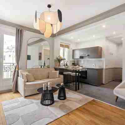 1536 Daumesnil Others