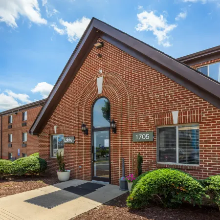 HomeTowne Studios & Suites Greensboro