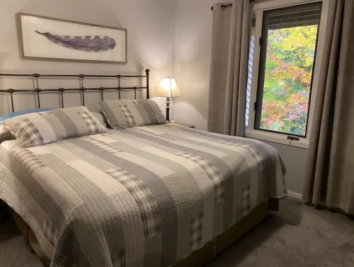 3 Pools! Updated Bedroom/Loft Area. Minutes from Golf/Lakes. Lots of Amenities.