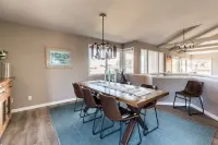 Magical Retreat!  Contemporary and Cozy Park Hill!