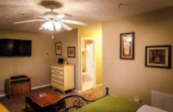 Romantic getaway w/hot tub