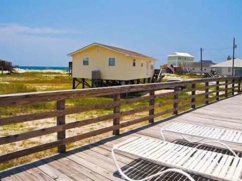 Ocean View Beach Cottage/3BR 2BA/Steps Away From the White, Sandy Beach!
