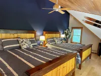 Private Lakefront Estate with 180 Degree Views Các khách sạn ở Raymond