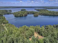Lakefront two Bedroom Cabin With Private Dock