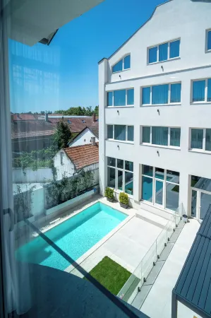 Aris Boutique Hotel & Spa Отели рядом с достопримечательностью «Орадийский замок»