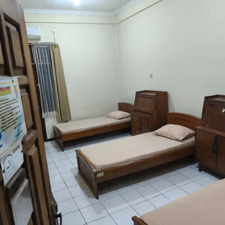 Guest House Eboni Madiun Отели в г. Мадиун