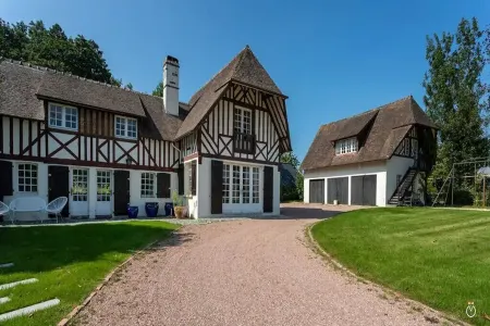 Le Domaine de la Source Отели в г. Пендепи