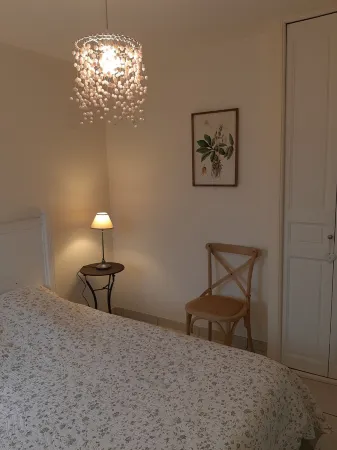 Apartment overlooking the port of Saint Vaast la Hougue Отели рядом с достопримечательностью «Остров Татиу»