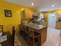 Hans' Villa - Charming 8 Bedroom Home with 2 Baths East Riverdale住宿飯店