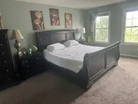 Gorgeous newer 2 story house in friendly neighborhood w new salt water hot tub
