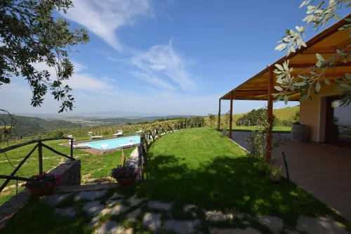 Cozy farmhouse with panoramic pool in Maremma for families and groups