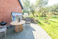 Vogelkoje Living in nature, vacation apartment with terrace and beach chair