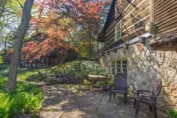Historic 1830s Lodge/Cabin Overlooking Missouri River Hotels in St. Johns Township