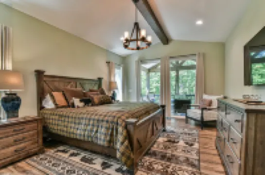 The Gem: Gated Luxury Mtn Home - Hot Tub/Sauna/Basketball/EV Charger/Hiking