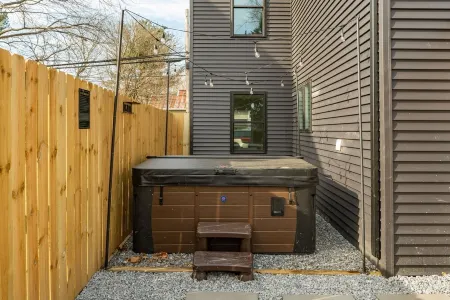 Charming 3-bedroom house in lovely Leola with Hot Tub