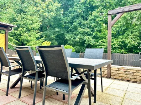 House by the forest with outdoor whirlpool and fireplace Отели в г. Штольберг