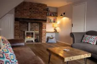 Cheerful two bedroom cottage with field views