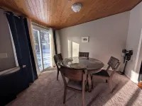 Charming 3-bedroom house with garage in family neighborhood. Hotels in Clay