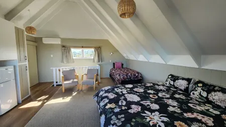 Wintle Street Loft – Walk to the water! Отели рядом с достопримечательностью «Mangawhai Heads Beach»